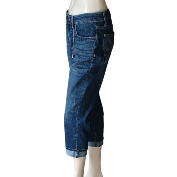 672244.....Lee Mid-Rise Capri Jeans Size 6M, W28" 22'"Inseam 9"Rise - Picture 3 of 6